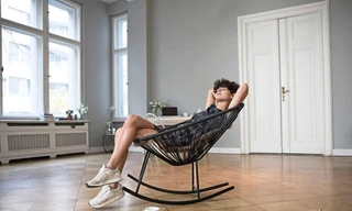 Càng buông bỏ bớt và sở hữu ít đồ đạc lại, bạn càng dễ tìm được sự tự do và bình yên