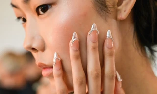 Cập nhật ngay những mẫu nail xinh yêu mới nhất này, các chị em của nhà Hoa ơi!