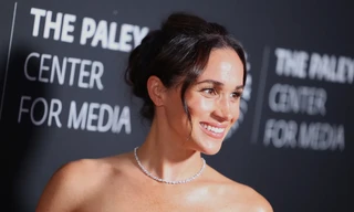 Meghan Markle không đeo hoa tai thôi cũng tạo nên trào lưu đeo trang sức mới