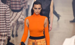 Những xu hướng trang điểm ấn tượng nhất sàn diễn Thu Đông 2024, ứng dụng thế nào?