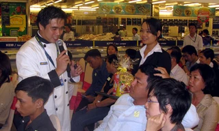 Cậu bé côi cút thành đầu bếp nổi tiếng