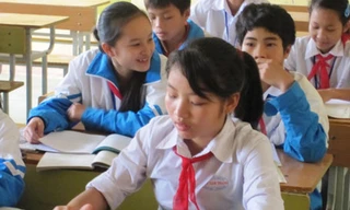 Náo loạn vùng quê nữ sinh thi nhau cười sằng sặc