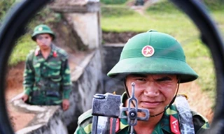 Chiến sĩ trẻ 'cưỡi' tăng, luyện súng