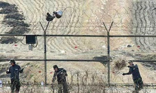 Trung Quốc đã quyết định cho điện chạy qua hệ thống hàng rào dây thép gai ở biên giới với CHNDND Triều Tiên