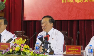 Chánh án TAND Tối cao Nguyễn Hòa Bình chủ trì cuộc họp báo.