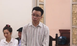 Nhâm Hoàng Nghĩa tại tòa.