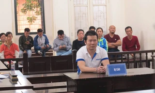 Hoàng Đình Hợi tại tòa.