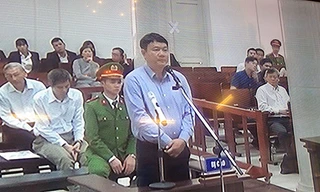 Ông Đinh La Thăng trả lời HĐXX.