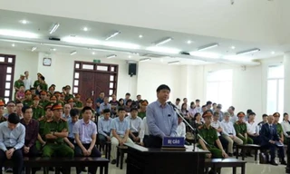 Bị cáo Đinh La Thăng trước bục khai báo.