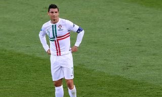 Pha hỏng ăn không thể tin nổi của Ronaldo