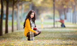 Hoa hậu châu Á tại Mỹ đẹp dịu dàng trên phố cuối thu