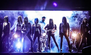 Trong show diễn mở màn của Vietnambike Week, dàn người mẫu trẻ gây ấn tượng khi xuất hiện trên sân khấu với dàn mô-tô 'khủng'.