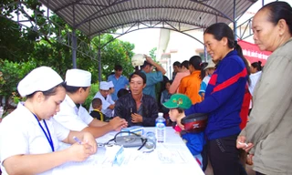 Binh đoàn 16 thường tổ chức khám bệnh miễn phí cho dân.