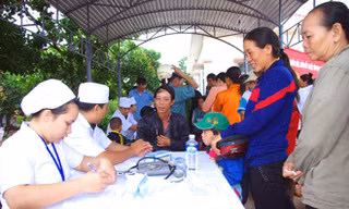 Binh đoàn 16 thường tổ chức khám bệnh miễn phí cho dân.