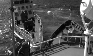 Tàu Trung Quốc tìm mọi thủ đoạn ngăn cản tàu chấp pháp Việt Nam.