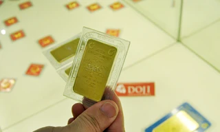 Vàng trong nước ngược chiều thế giới