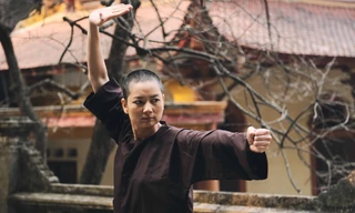 Thúy Vinh cạo đầu trọc lốc để vào vai sư cô trong 'Hiệp sĩ mù'.