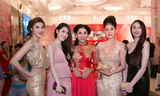 Lâm Chi Khanh kín đáo giữa dàn người đẹp sexy