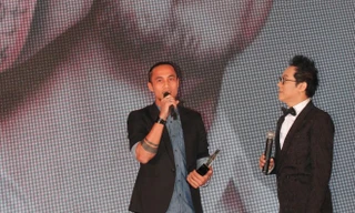 -	Phạm Anh Khoa ẵm giải “Kẻ thất bại của năm” 