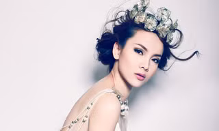 Yến Trang đội vương miện kiêu sa như nữ hoàng