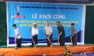 Lễ khởi công xây dựng Đài chiến thắng trận đầu của Hải quân nhân dân Việt Nam và quân dân Thanh Hóa. Ảnh Phạm Nhài.