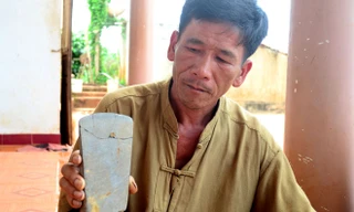 Đi làm rẫy, đào được rìu đá nghi là cổ bảo