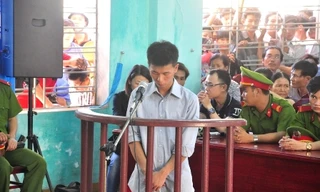 Bị cáo Phan Văn Sơn trước vành móng ngựa.