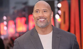 Dwayne Johnson: Từ cầu thủ bóng bầu dục thất bại đến siêu sao giàu có nhất Hollywood