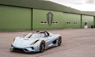 Koenigsegg 'hành hạ' siêu xe 2 triệu USD ra sao?