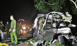 Phụ xe cầm lái vượt ẩu gây tai nạn làm 8 người tử vong