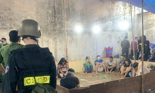 200 người bị bắt trong trường gà của "Cò". Ảnh: Công an cung cấp