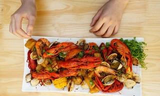 Món tôm hùm đất vẫn trên thực đơn của nhà hàng Hà Nội, Sài Gòn