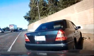 Tài xế 'cứng tay', hai lần tránh được tai nạn