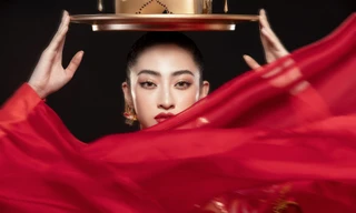 Hoa hậu Lương Thuỳ Linh đẹp mê hoặc trong điệu múa mâm vàng