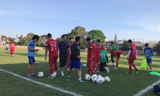 Tuyển Việt Nam gặp khó ở buổi tập đầu tiên trên đất Indonesia