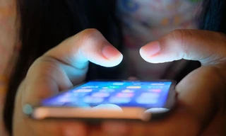 Vợ hiệu trưởng gửi video 'khiêu dâm' cho nhân viên của chồng