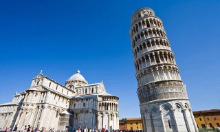 Công trình Tháp Nghiêng Pisa nằm ở thành phố Pisa (Ý)