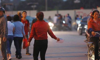 Cận kề trận Việt Nam-UAE, dân phe bán tháo vé, chấp nhận lỗ