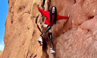 Cô gái gốc Việt mất 2 chân vì nổ bom, thành vận động viên bơi lội ở Mỹ