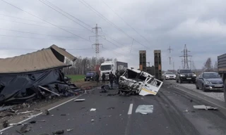 Hai xe đầu kéo đâm nhau cực mạnh khiến tài xế tử vong