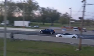 Ferrari 458 'tỉ thí' với xe điện Tesla: Xe nào sẽ thắng?