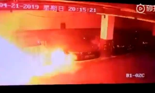 Xe điện Tesla Model S bỗng nhiên bốc cháy tại Trung Quốc