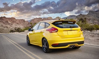 Ford tái triệu hồi hàng chục nghìn xe Focus có nguy cơ 'méo' bình xăng