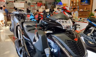 Honda SH cũ được dịp tăng giá tại các đại lý.