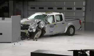 Xe bán tải có thực sự an toàn cho hành khách ngồi bên trong?