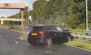 Dừng giữa cao tốc, ôtô bị tông mạnh từ phía sau