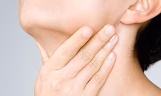 Nhập viện khẩn cấp vì nghe lời 'thày lang gia truyền' chữa khối u tuyến giáp