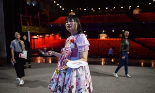 Người chuyển giới đánh cược mạng sống với thuốc chợ đen, tự phẫu thuật