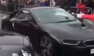 Xe siêu sang Bentley Continental GT va chạm với BMW i8 