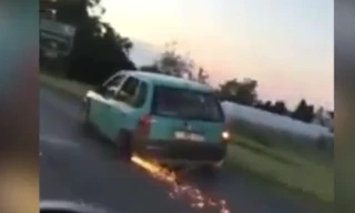 Mài vành tóe lửa, ôtô vẫn lao vun vút